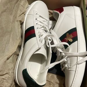 Gucci size 9 shoes